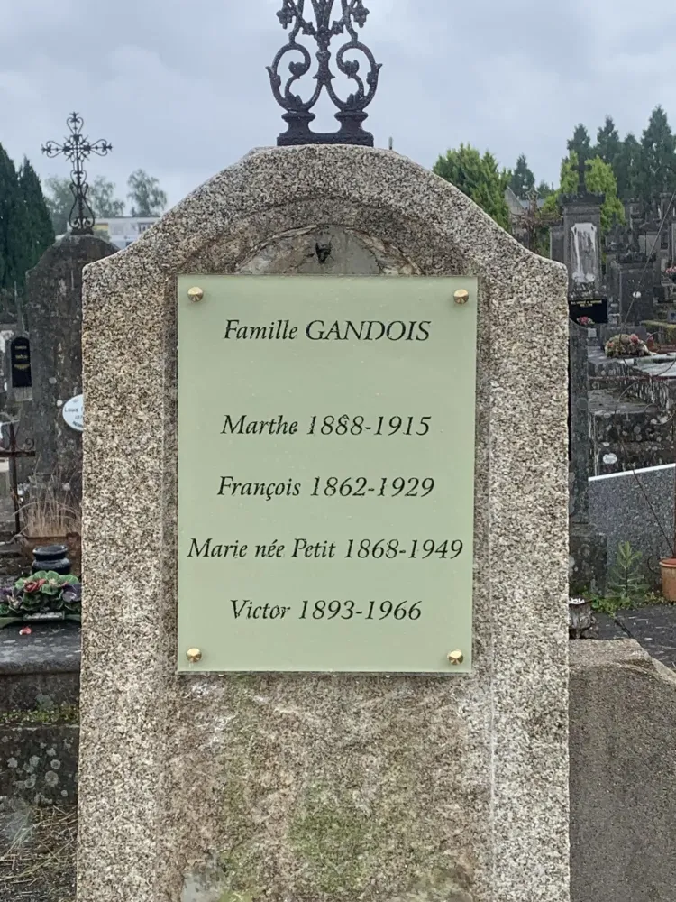 Vente de plaques funéraires à Brigueuil